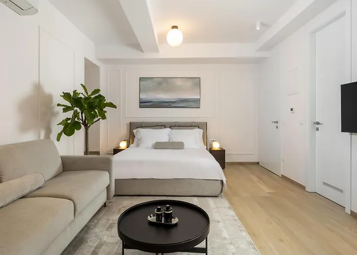 아파트 In Center Of *